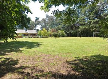 Casa · 145m² · 7 Ambientes · 2 Cocheras · Casa Quinta en Venta, en Abasto, con Piscina