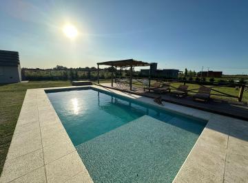 Casa de 4 ambientes, San Andrés de Giles · Casa de 370 m² con 3 Dorm. en Venta en San Andrés de Giles