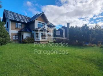 Casa · 220m² · 4 Ambientes · 1 Cochera · Casa Chalet en Venta en Bariloche Apta Crédito, Patagonia, Argentina