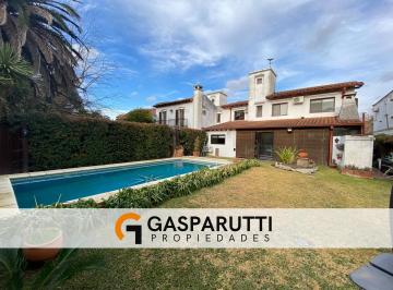 Casa · 200m² · 5 Ambientes · 3 Cocheras · Casa en Venta en Aranjuez Country Club, 4 Dorm. con Pileta!