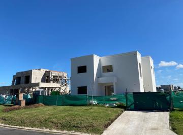 Casa · 201m² · 4 Ambientes · 2 Cocheras · Casa en Venta en Obra Monet Cardales
