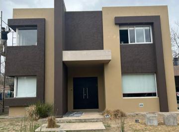 Casa de 8 ambientes, Córdoba · Alquiler Casa Valle Escondido Los Arboles - 3 Dorm