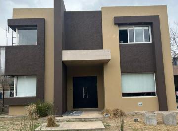 Casa de 8 ambientes, Córdoba · Alquiler Casa Valle Escondido Los Arboles - 3 Dorm