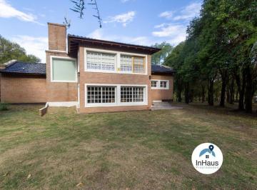 Casa · 264m² · Casa de Categoría a Pocas Cuadras del Centro de Villa General Belgrano