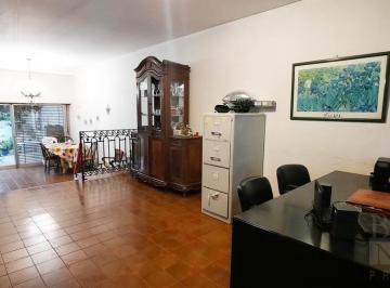 Casa · 229m² · 5 Ambientes · 1 Cochera · Momentaneamente Suspendida