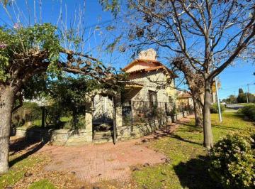 Casa · 202m² · 5 Ambientes · 3 Cocheras · Gran Chalet