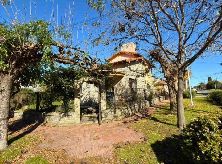 Casa · 202m² · 5 Ambientes · 3 Cocheras