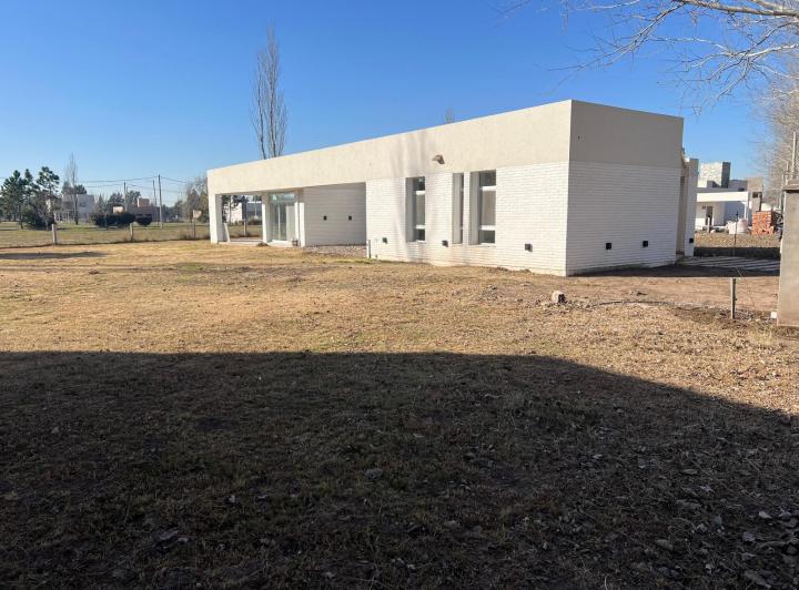 Casa · 122m² · 4 Ambientes · 1 Cochera