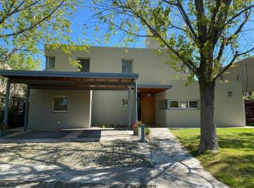 Casa · 1000m² · 5 Ambientes · 2 Cocheras · Casa Alquiler Temporario en Santa Barbara