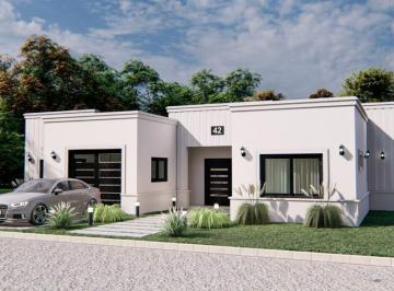 Casa · 200m² · 4 Ambientes · 1 Cochera · Casa en Arenas Chico de Cuatro Ambientes con Piscina
