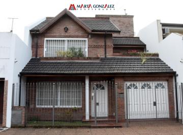 Casa · 220m² · 5 Ambientes · 2 Cocheras · Chalet Ramos Mejia 5 Ambientes Venta