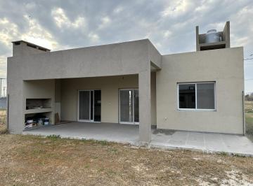 Casa · 75m² · 3 Ambientes · 1 Cochera · Venta Casa a Estrenar en Jardines de Esther