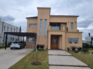 Casa de 5 ambientes, Ezeiza · San Felipe de Canning! Casa Estilo Clasica! Piscina y 4 Dorm.! Fondo Libre