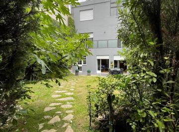 Casa de 8 ambientes, Flores · Alquiler Temporal de Hermosa Casa Cercana a Plaza Irlanda.