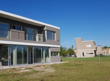 Casa · 177m² · 5 Ambientes · 1 Cochera · Casa - San Sebastián - Escobar