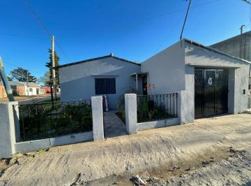 Casa · 120m² · 2 Ambientes · 1 Cochera · Casa en Venta - Los Hornos