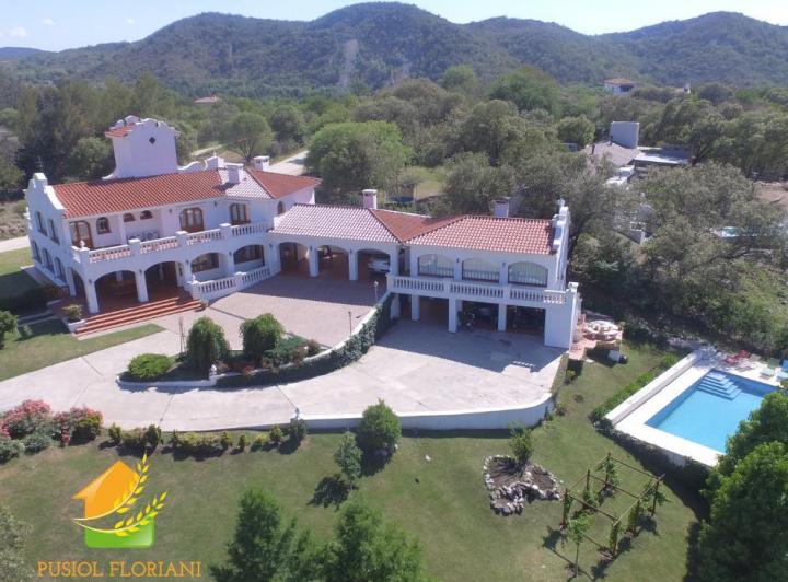 Casa · 655m² · 11 Ambientes · 6 Cocheras