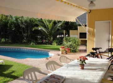 Casa · 140m² · 4 Ambientes · 2 Cocheras · C. C. Los Cardales 1 Planta 3 Dorm. Buen Jardín y Pileta. U$s 136.000.