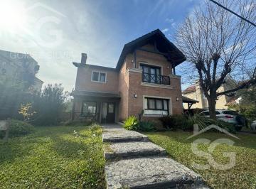 Casa · 180m² · 5 Ambientes · 2 Cocheras · Casa en en Venta 5 Ambientes en Altos del Sol