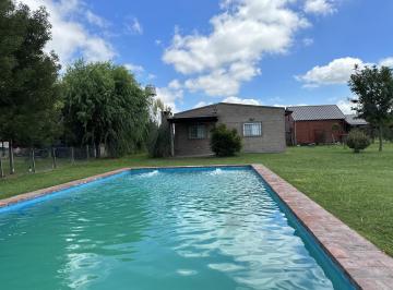 Casa · 90m² · 4 Ambientes · Venta Complejo de 2 Cabañas en Bahía de Los Lobos - Laguna de Lobos