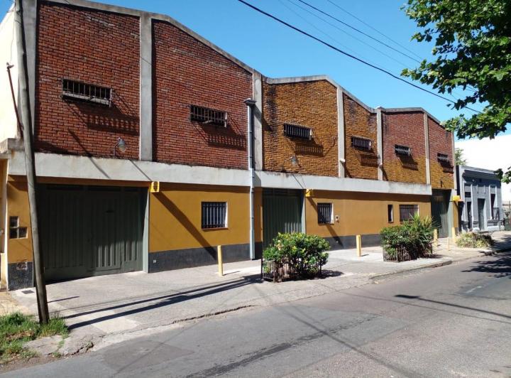 Terreno · 909m²