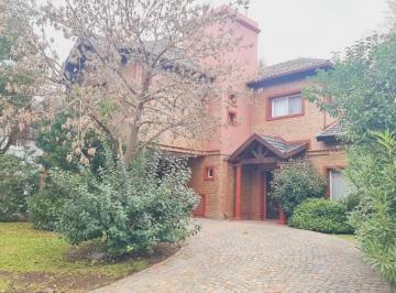 Casa · 220m² · 4 Ambientes · 1 Cochera · Casa en Venta en Bermudas, Pilar, G. B. a. Zona Norte