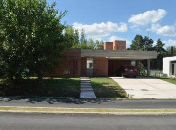 Casa · 182m² · 4 Ambientes · 5 Cocheras · Casa Venta "Fincas de Alvarez"