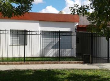 Casa · 3 Dormitorios · 1 Cochera · Alberdi 2300