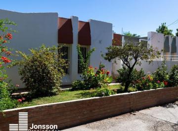 Casa de 6 ambientes, Neuquén · Casa con 2 Dpto en Centro de Neuquén