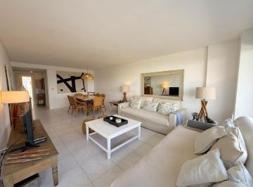 Departamento · 130m² · 5 Ambientes · 1 Cochera · Apartamento - Montoya