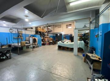 Bodega-Galpón , Villa Lugano · Galpón con Vvda 350 m² en 2 Plantas