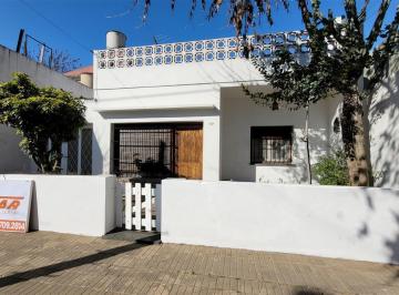 Casa · 120m² · 5 Ambientes · 1 Cochera · Casa 3 Amb Al Frente Casa 2 Amb Al Fondo en Venta