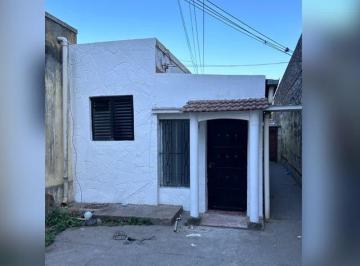 Casa · 102m² · 3 Dormitorios · 1 Cochera · Casa en Amador Lucero Primera Cuadra