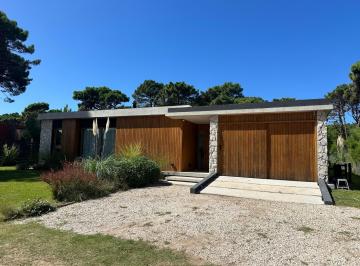 Casa · 210m² · 3 Dormitorios · 1 Cochera · Pinamar - Barrio Pioneros (Lote 3) Casa de Categoria