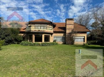 Casa · 750m² · 9 Ambientes · 3 Cocheras · Gran Casa Al Golf Excelente Ubicación (2 o 3 Lotes) en Los Cardales Country Club