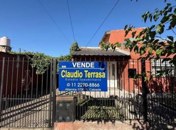 Casa · 90m² · 3 Ambientes · 3 Cocheras · Casa en Venta en R. Calzada