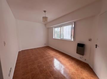 Departamento de 2 ambientes, Vicente López · Depto de 2 Amb, Luminoso. 1º X Escalera