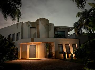 Frente · Casa en Venta en San Jorge Village. Excelente Casa de Estilo Moderno.
