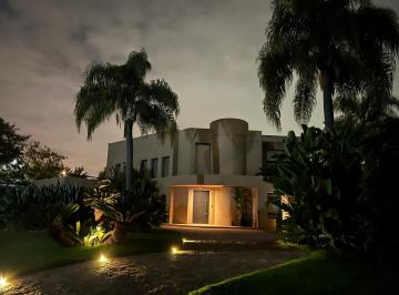 Frente · Casa en Venta en San Jorge Village. Excelente Casa de Estilo Moderno.
