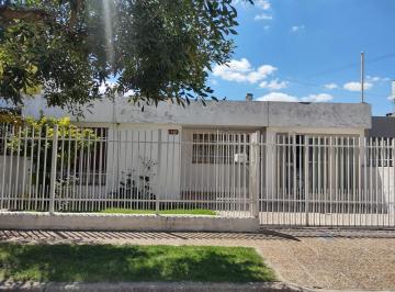 Casa · 170m² · 5 Ambientes · 2 Cocheras · B° Villa Revol - 2 Dorm Mas Depto. Al Fondo - Casa - Venta