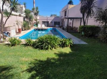 Casa · 250m² · 4 Ambientes · 2 Cocheras · Casa 4 Ambientes con Quincho y Pileta - San Justo