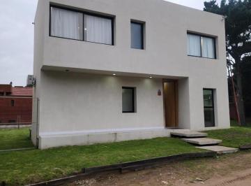 Casa · 110m² · 4 Ambientes · 1 Cochera · Venta Casa 4 Ambientes con Pileta Pinamar