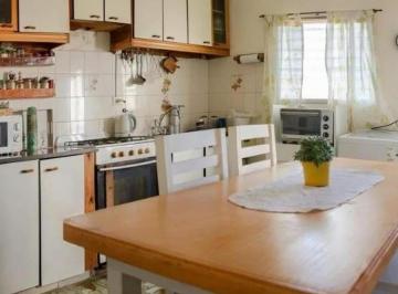 Casa · 200m² · 11 Ambientes · 1 Cochera · Venta en Block - 3 Casas - Villa Luzuriaga