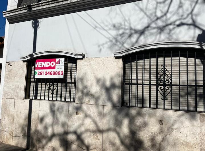 Casa · 260m² · 6 Ambientes · 1 Cochera