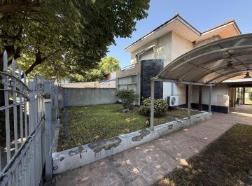 Casa · 118m² · 4 Ambientes · 2 Cocheras · Bajamos El Precio! Casa con Piscina