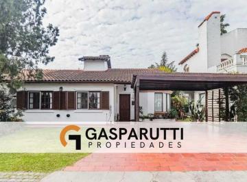 Casa · 200m² · 4 Ambientes · 2 Cocheras · Casa 5 Ambientes, Una Planta con Pileta en Aranjuez!