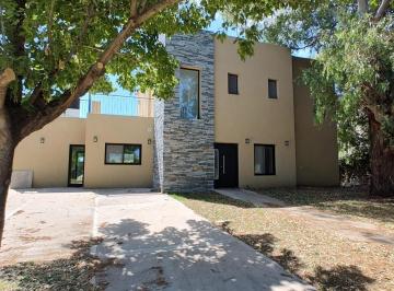 Casa · 182m² · 5 Ambientes · 4 Cocheras · Casa en Venta Estrenar B° Los Eucaliptus Haras D Santa Maria