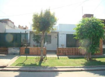 Casa · 90m² · 4 Ambientes · 1 Cochera · Casa
