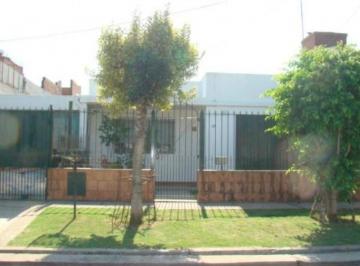 Casa · 200ha · 4 Ambientes · 1 Cochera · Casa en Venta en Almirante Brown