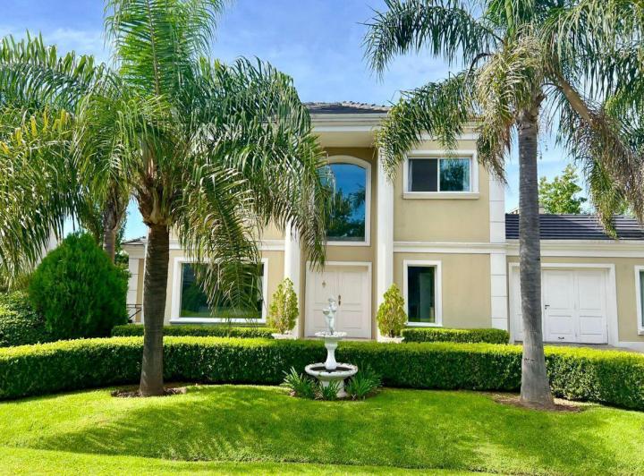 Casa en venta en Santa Ana · 6 ambientes